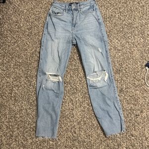 Hollister Ultra High-Rise Straight Leg Jeans Size 1 Regular